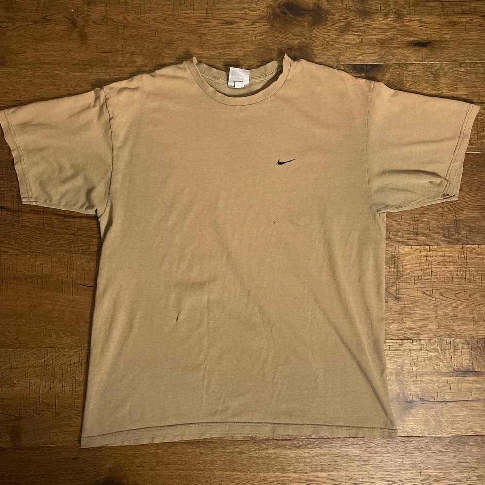 Nike T-Shirt Mens Large Tan Vintage Y2K Mini Swoosh Minimal Athleisure